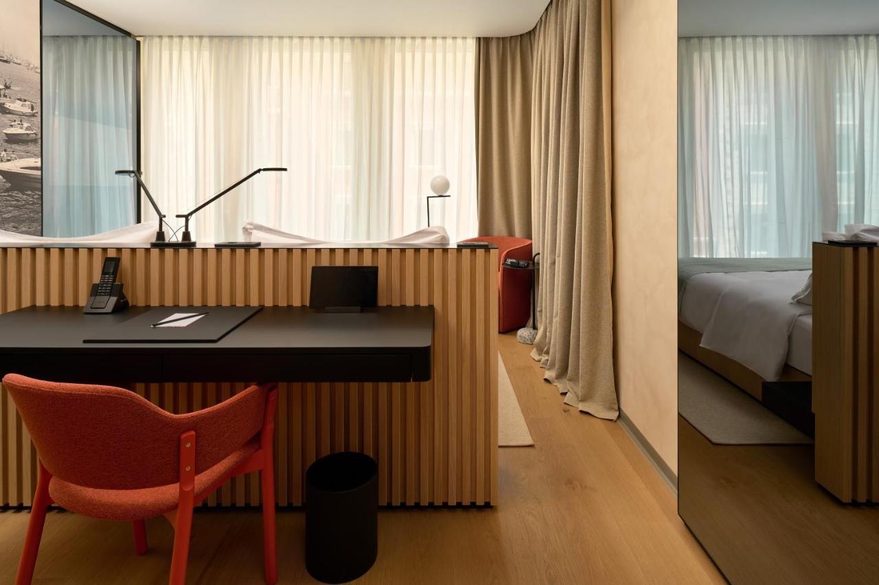 Hotel Ambasador Split Exterior photo A room at the hotel