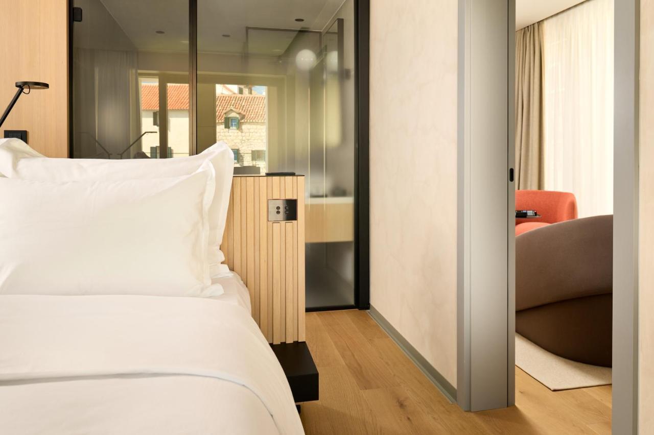Hotel Ambasador Split Exterior photo A room at the hotel