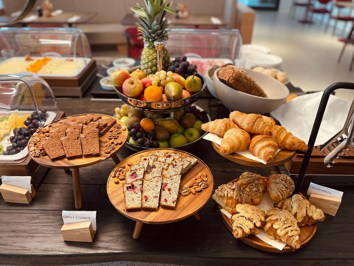 Hotel Ambasador Split Exterior photo A selection of breakfast items at a hotel