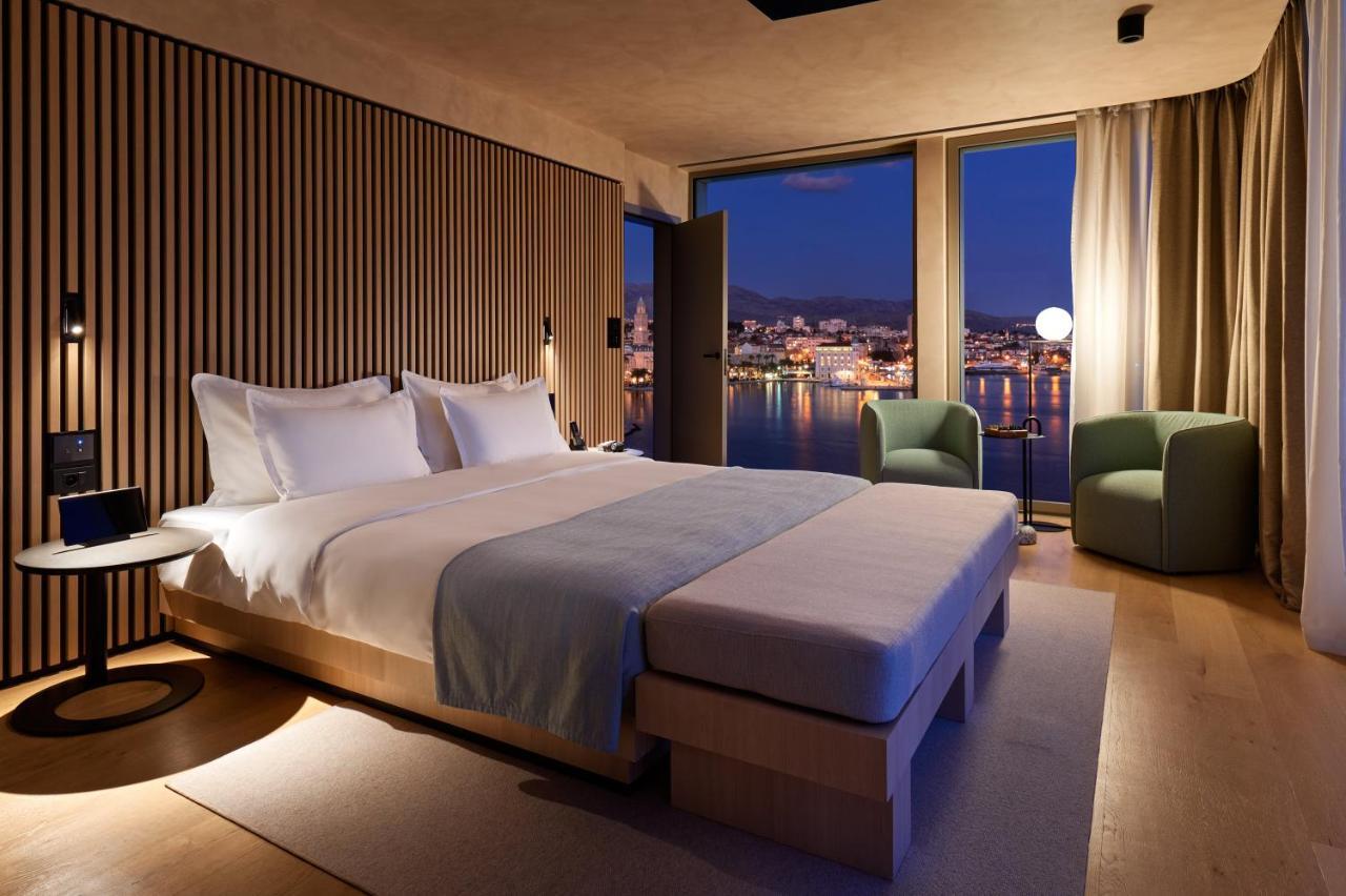 Hotel Ambasador Split Exterior photo Deluxe Room