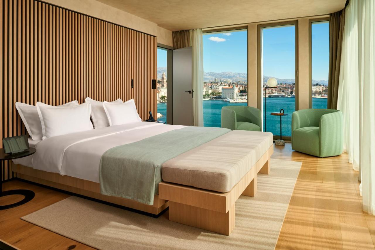 Hotel Ambasador Split Exterior photo Deluxe Room