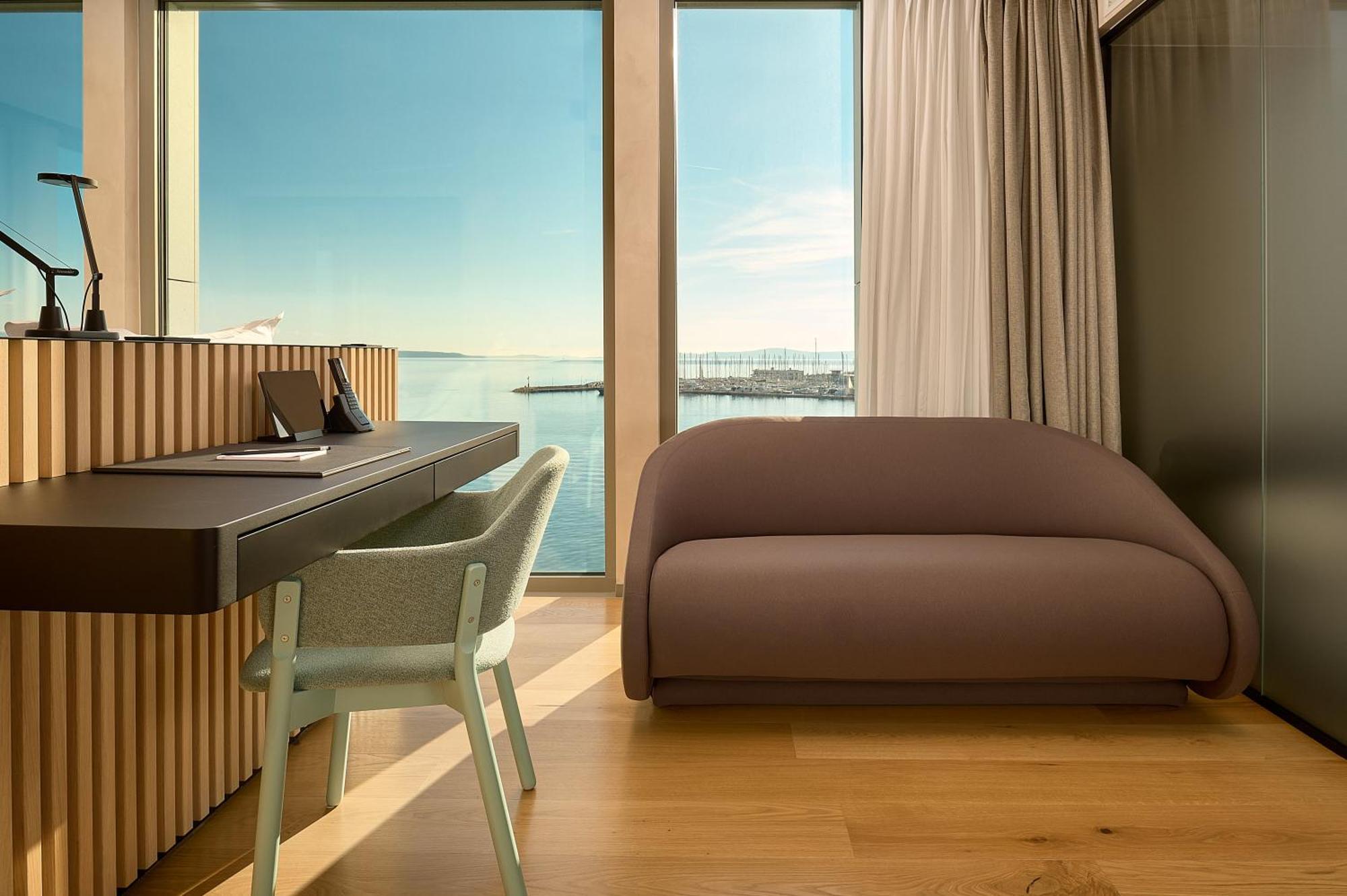 Hotel Ambasador Split Exterior photo A room at the hotel